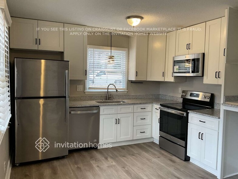 Building Photo - 1700 Woodland Rd