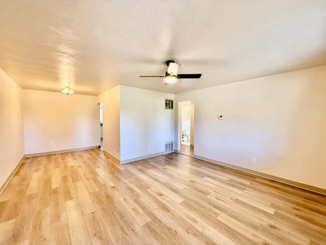 Building Photo - 1304-1308 E Pikes Peak Ave
