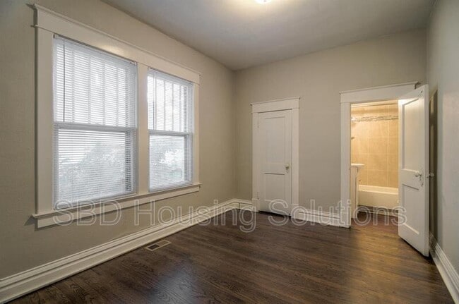 Building Photo - 528 S Arlington Ave