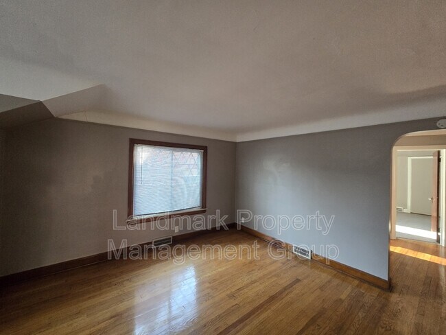 Building Photo - 9657 Outer Dr E