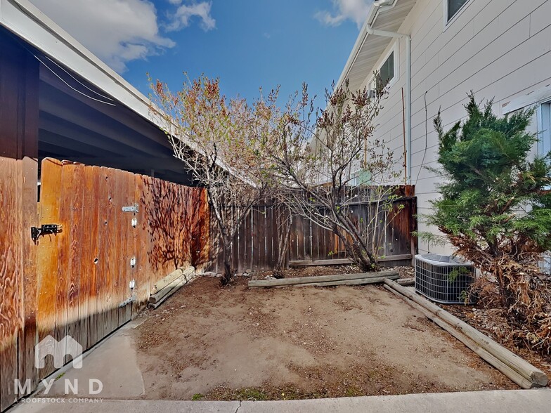 Building Photo - 6 Smithridge Park