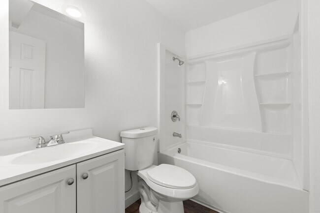 Building Photo - BRAND NEWLY RENOVATED 3BD/2BA Condo in the...