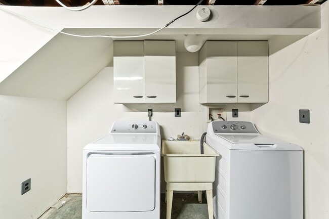 Building Photo - 709 Morgan Ave