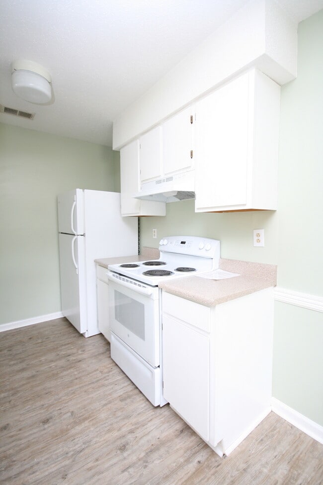 Building Photo - 115a Westscott Dr
