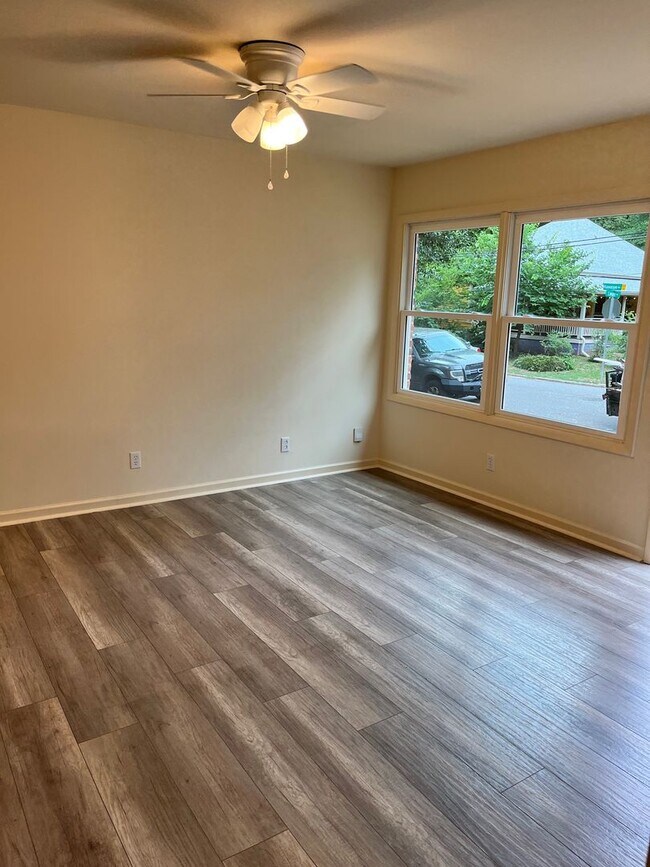 Building Photo - Remodeled 3 Bedroom Home in Boulevard Neighborhood