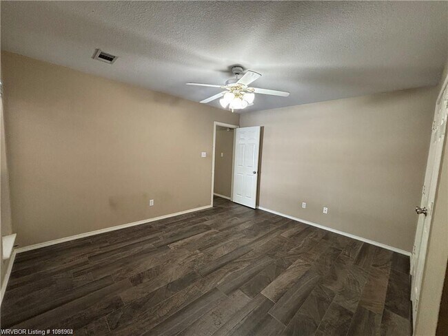 Building Photo - 9028 28