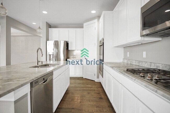 Building Photo - 4 BED AND 2.5 BATH SINGLE FAMILY HOUSE FOR RENT