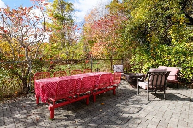 Building Photo - Winter Rental, Spacious Coastal Retreat Ju...