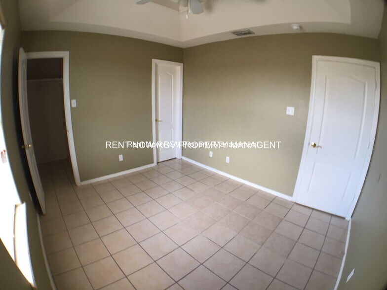 Building Photo - 1304 W Fig Ave