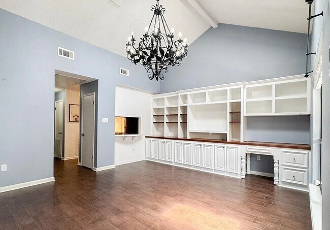 Primary Photo - 1 Bed 1 Bath Condo with Community Pool and...