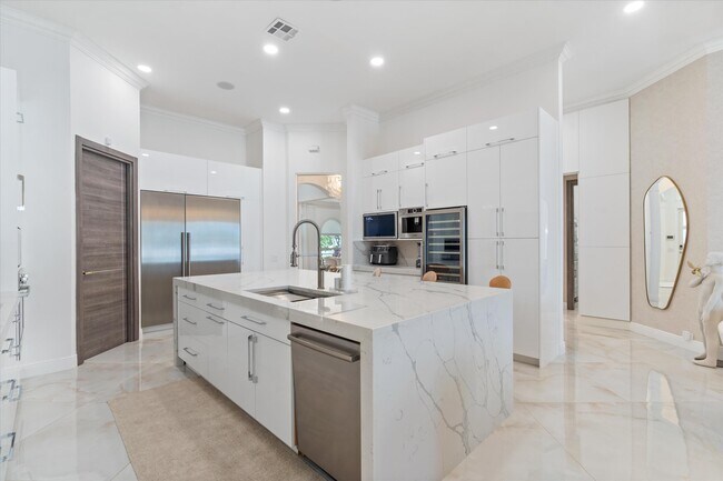 Building Photo - 10424 NW 59th Pl