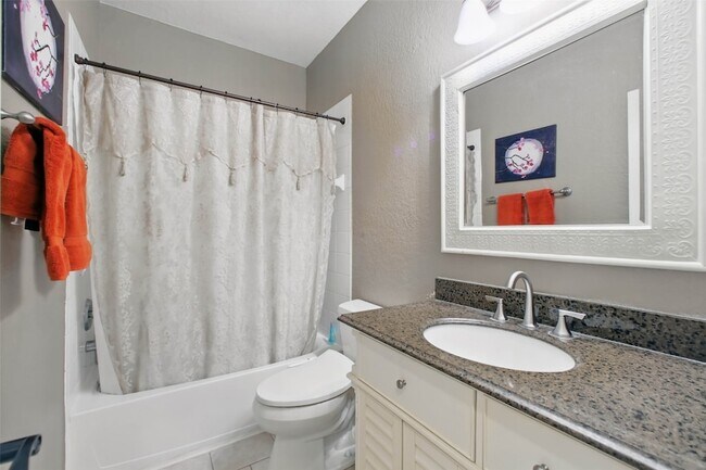 Building Photo - 22 Watermint Pl