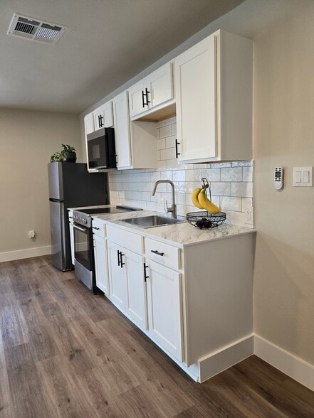 Building Photo - 4411 Dovewood Dr