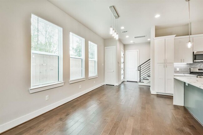 Building Photo - 810 Mansfield St