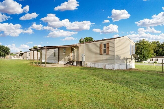 Building Photo - 2 BR, 2 BA Mobile Home w/ 2-Car Detached G...