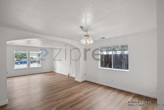 Building Photo - 2215 Jenni Ln