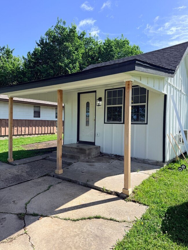 Building Photo - Cute 2 bedroom home in Prague!