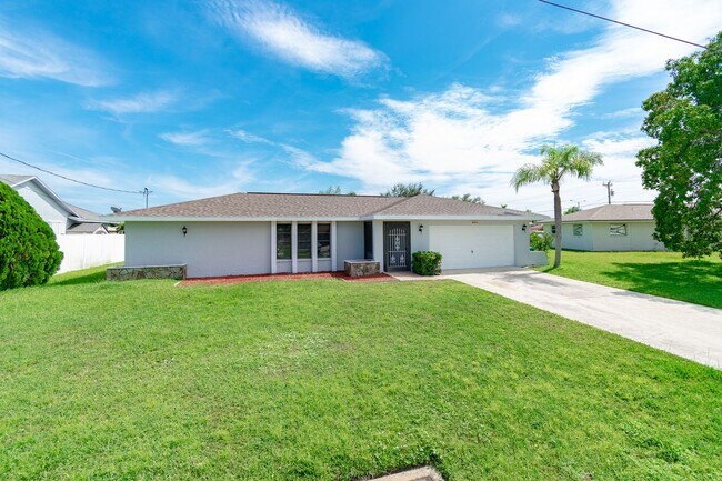 Building Photo - Gulf Access Pool Home. 4BED/2BATH. SE OF CAPE CORAL FL. Special Offer! Qualify for a deposit-free...