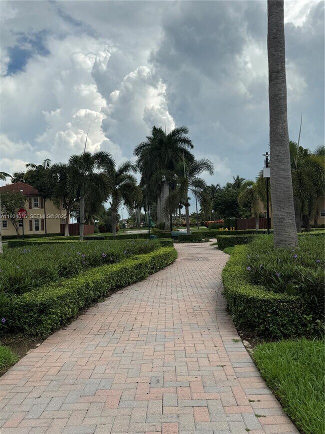 Building Photo - 3390 NE 13th Cir Dr