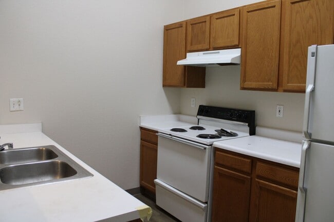 Building Photo - Comfortable 2BR Near Campus + $200 Move-In...