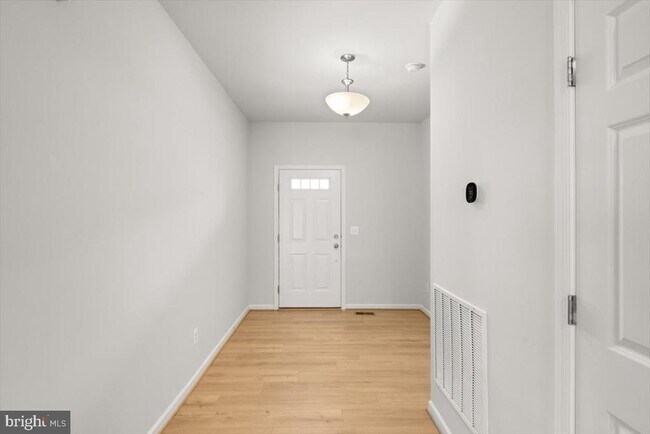 Building Photo - 106 Heyford Dr