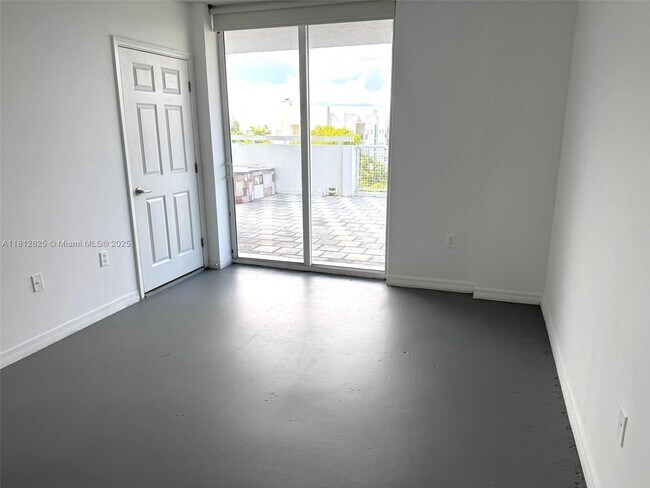 Building Photo - 900 SW 8th St