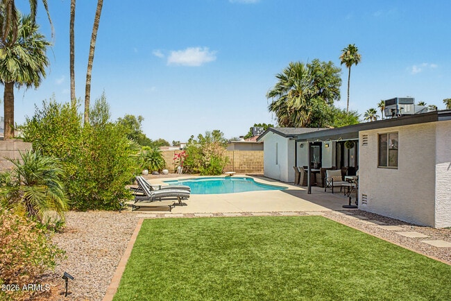 Building Photo - 5140 E Poinsettia Dr
