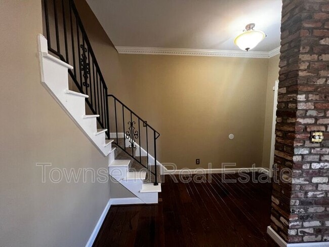 Building Photo - 204 Woodside Ave