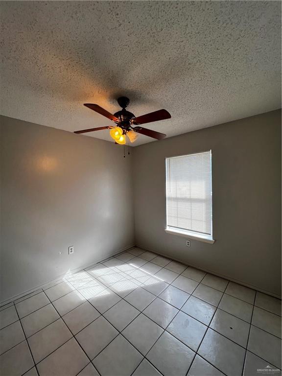 Building Photo - 20 Capri St