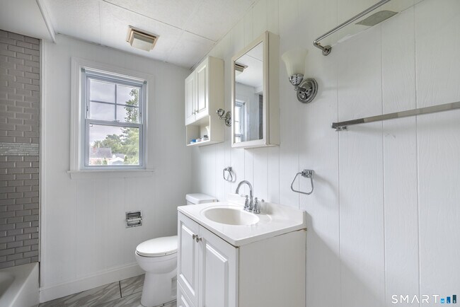 Building Photo - 118 Bryden Terrace