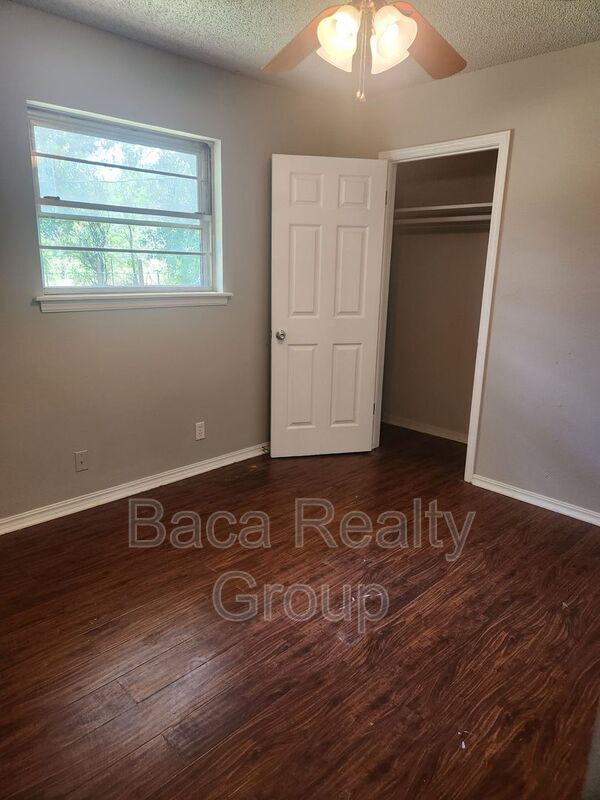 Building Photo - 500 Clearview Dr