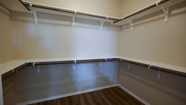 Building Photo - Spacious 5 Bedroom Home in Reserve at Westcreek