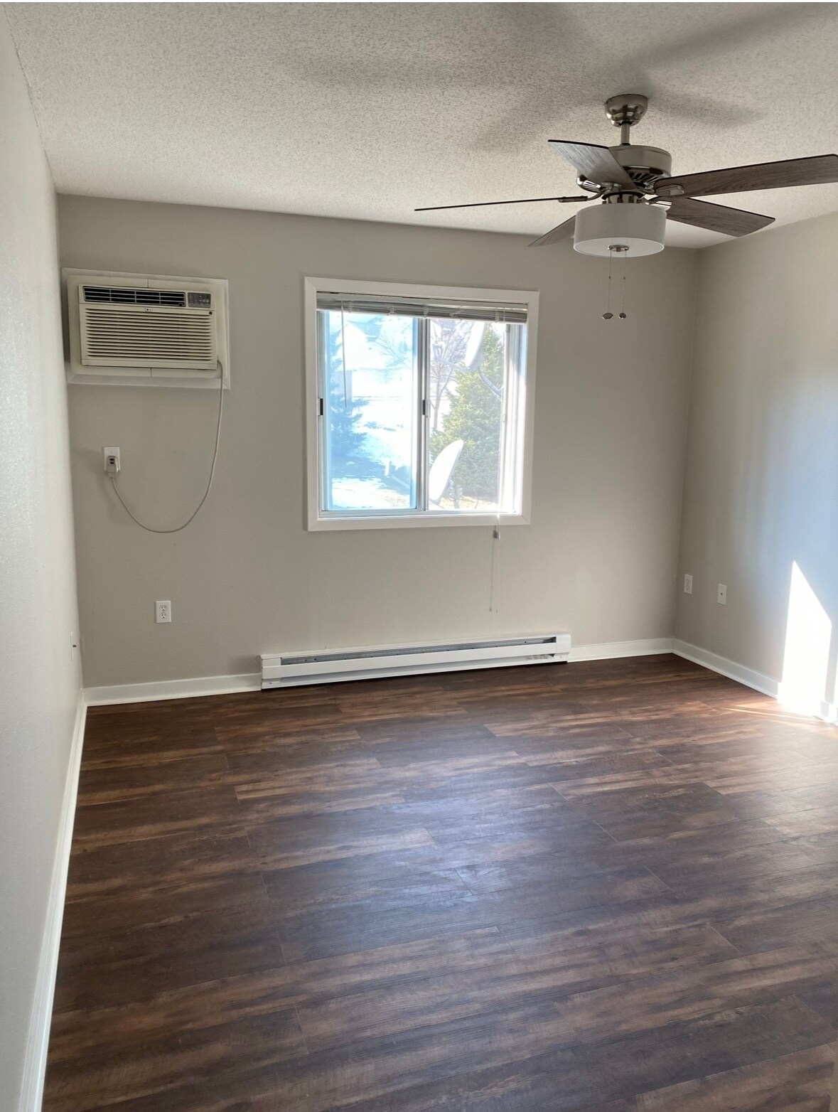 Building Photo - 740 W Village Rd