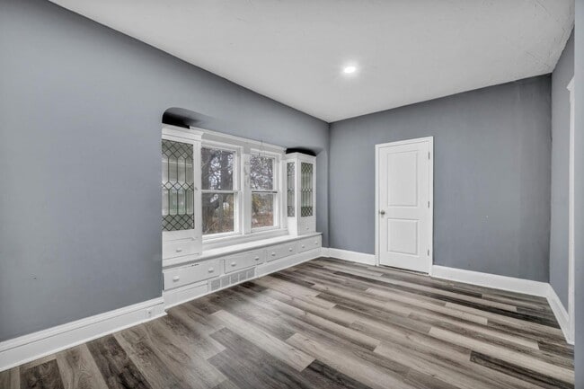 Building Photo - 4730 E 142nd St