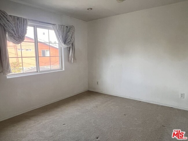 Building Photo - 2317 S Harcourt Ave