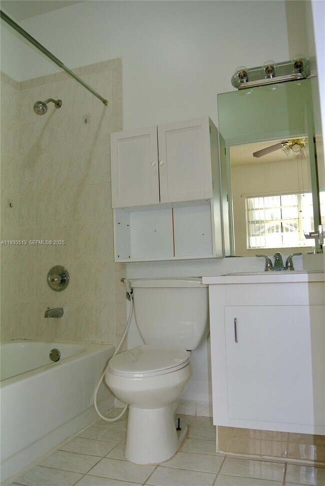 Building Photo - 6420 SW 138th Ct