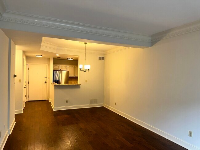 Building Photo - 5400 Park Ave