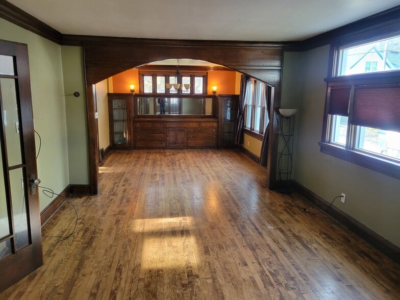 Building Photo - 921 Bell Ave