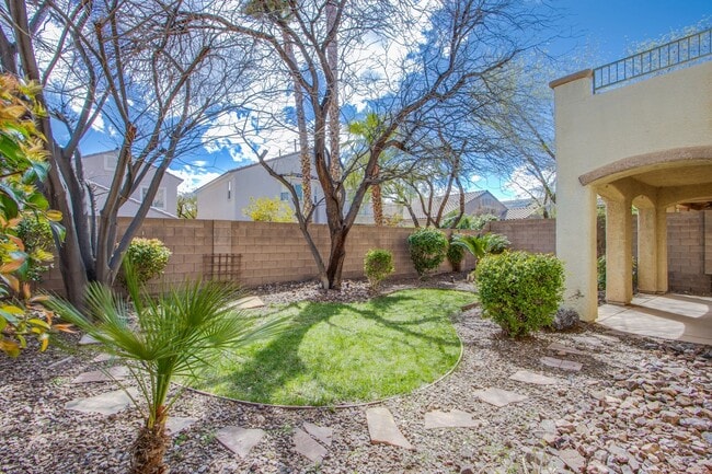 Building Photo - Beautiful 4 bedroom 3 bath plus loft home in the Vistas in Summerlin!