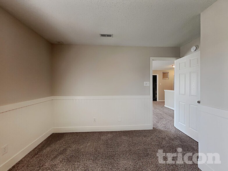 Building Photo - 2117 Westmere Dr