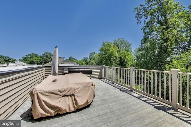 Building Photo - 5004 Oakmoore Dr