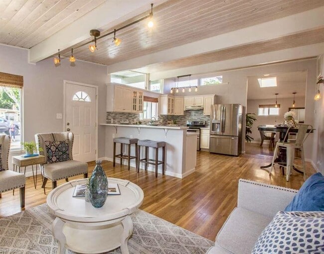 Primary Photo - 3 br, 2 bath House - 1629 Sunset Drive