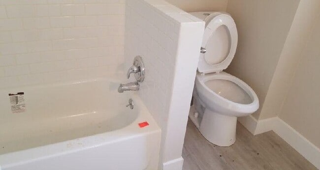 Building Photo - Beautiful Home Ready for Move-in