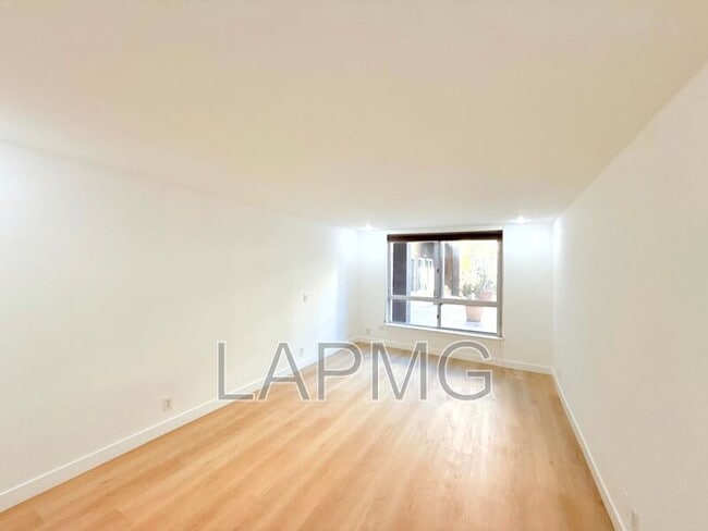 Building Photo - 1745 Camino Palmero St