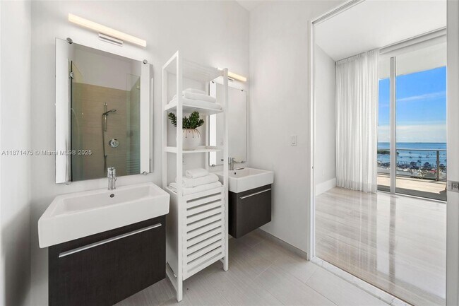 Building Photo - 2675 S Bayshore Dr