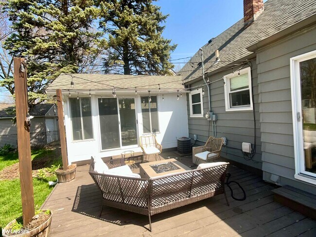 Building Photo - 421 N Edgeworth Ave