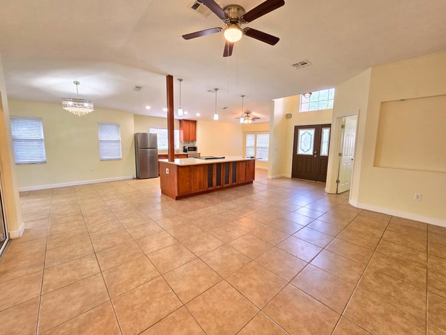 Building Photo - Stunning 3BR/ 2BA Home in The Trails Near UTC