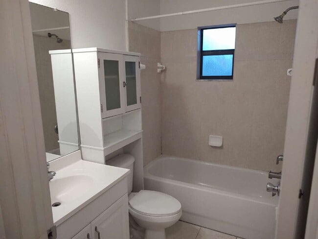 Building Photo - 2 bedroom home For rent