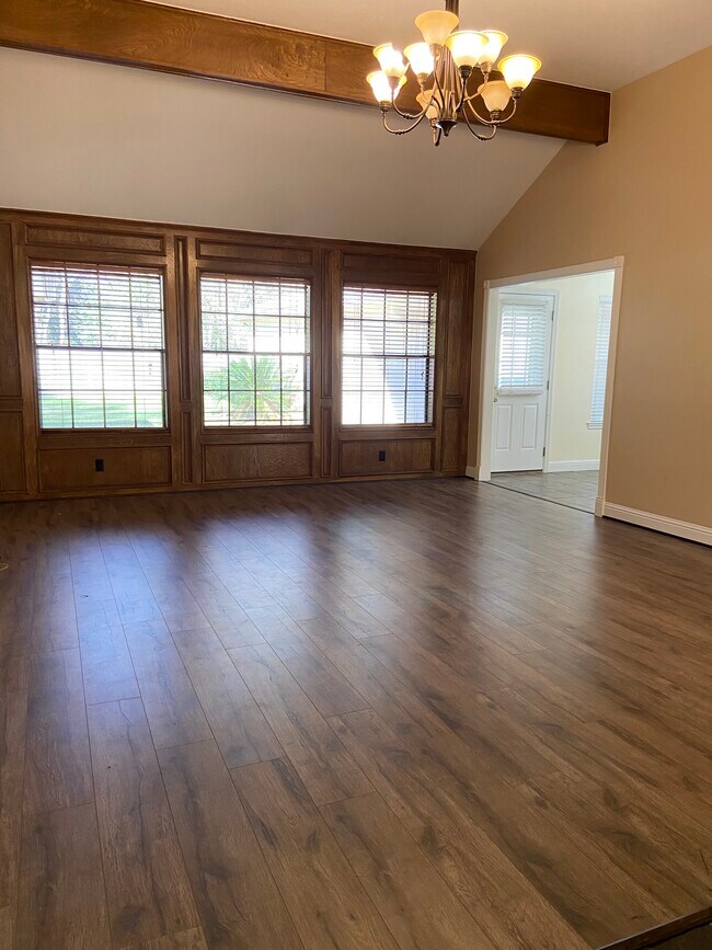 Building Photo - 3815 Oak Gardens Dr