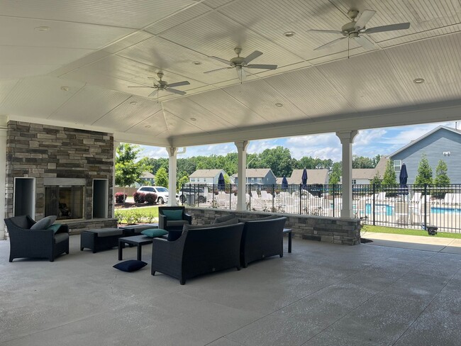 Building Photo - Stunning, Elegant Residence in Fuquay-Vari...